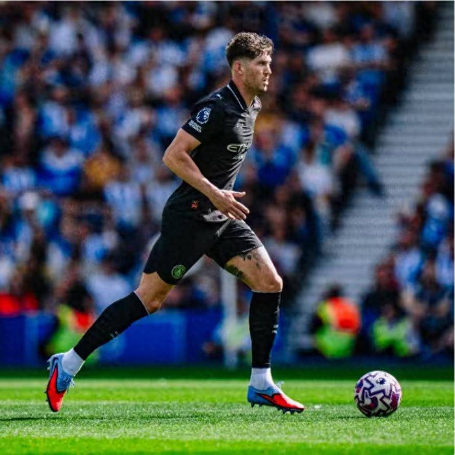 关于英超赛程吃紧；那不勒斯今夜远射贴柱；媒体盛赞；资深球员宣示担当的信息