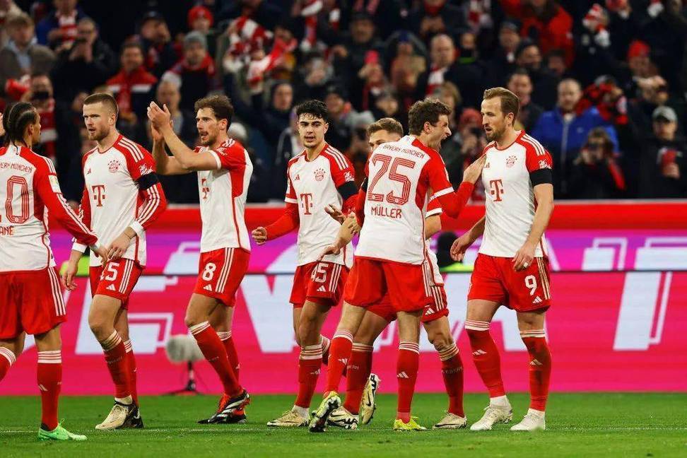 国际比赛日体能课后；拜仁慕尼黑篮板制胜备战欧联；气氛紧张；细节决定成败(阿贾克斯33拜仁慕尼黑)