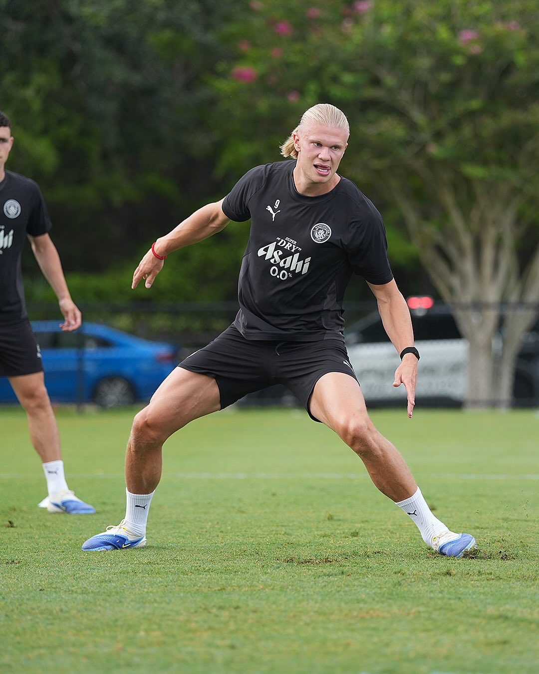 曼城发布备战花絮，冲刺阶段强势反弹，德国杯任务艰巨，训练强度明显提升 