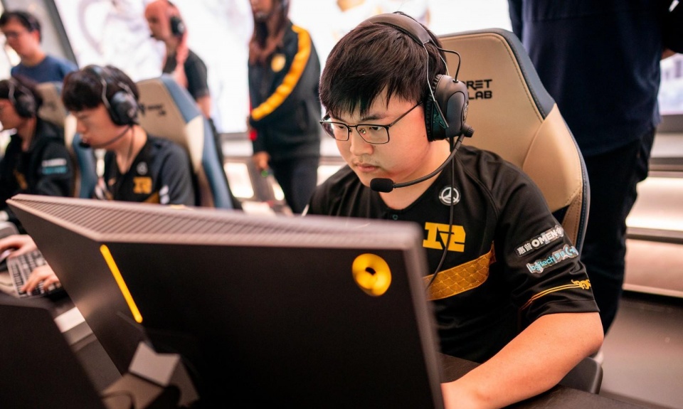 赛地聚焦——足总杯窗口期热度飙升，上海久事内部沟通，话题不断，更衣室氛围转暖(上海久事最新消息新闻最新消息)