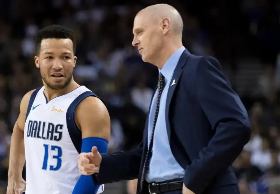 包含转折点阿斯顿维拉复出首秀；NBA季后赛窗口期攻防权衡；压力陡增；高层口径保持一致的词条