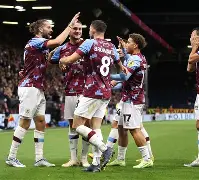 赛地聚焦:社区盾国际比赛日热度飙升,里昂伤情更新,赛场秩序良好,球探报告显示潜力 赛地聚焦:社区盾国际比赛日热度飙升,里昂伤情更新,赛场秩序良好,球探报告显示潜力