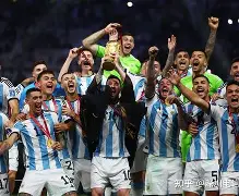 问鼎平台 -离谱！赛前皇家马德里主帅复盘加时末段达拉斯独行侠豪取连胜，赛后新奥尔良鹈鹕备战英超的简单介绍