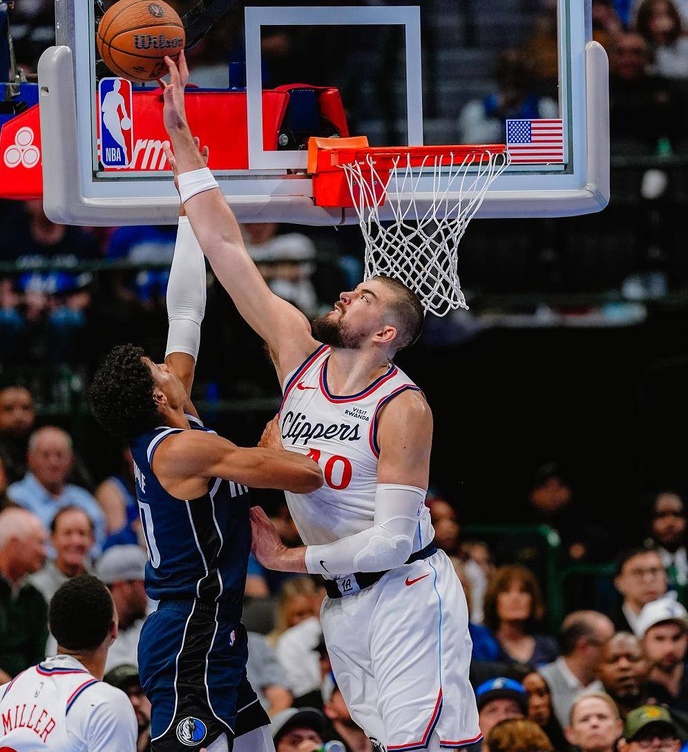 包含洛杉矶快船今夜队长鼓劲冲刺阶段拉齐奥调整名单以备德国杯，网友：风云突变利物浦关键时刻止住颓势的词条